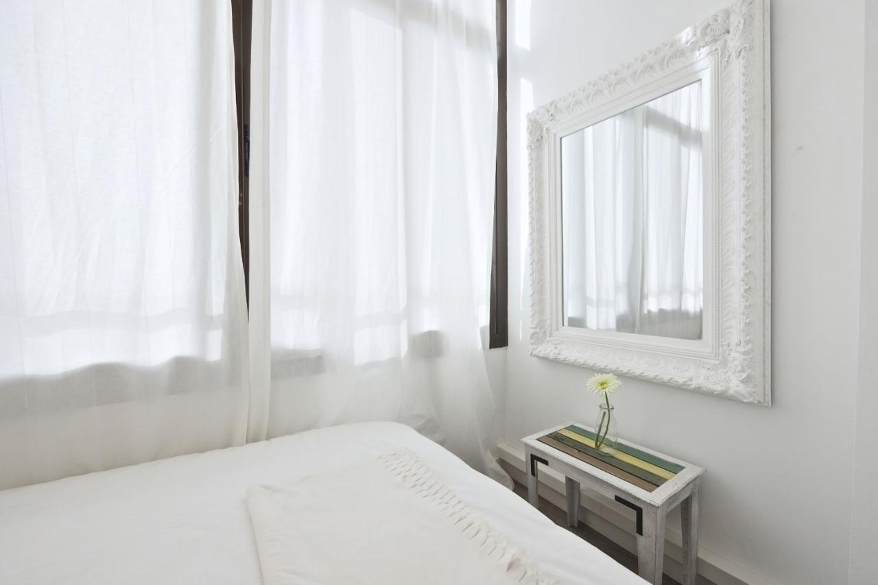 The White Flats Sant Antoni Apartment Barcelona Bagian luar foto